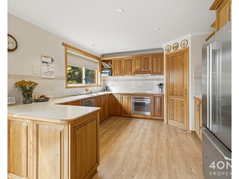 68 Rosehill Crescent, Lenah Valley TAS 7008