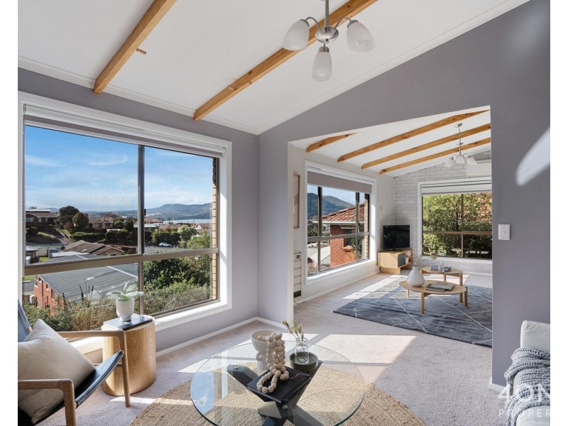 18 Chandos Drive, Berriedale TAS 7011