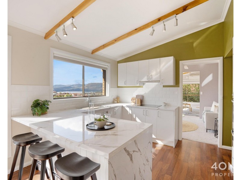 18 Chandos Drive, Berriedale TAS 7011