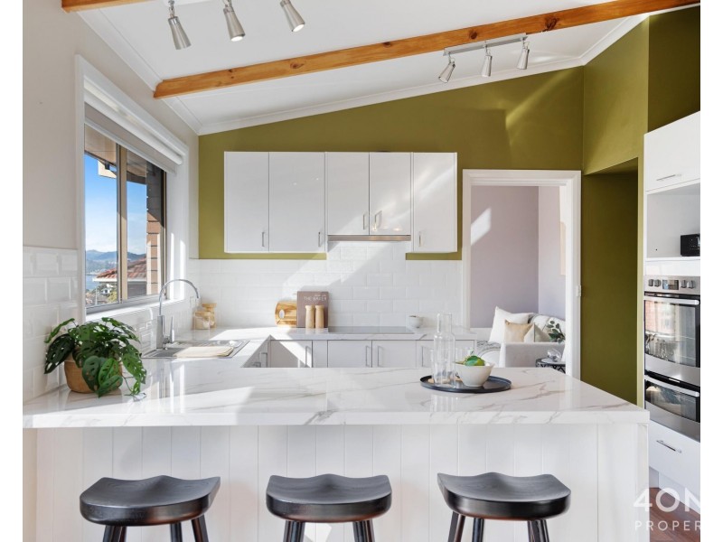 18 Chandos Drive, Berriedale TAS 7011