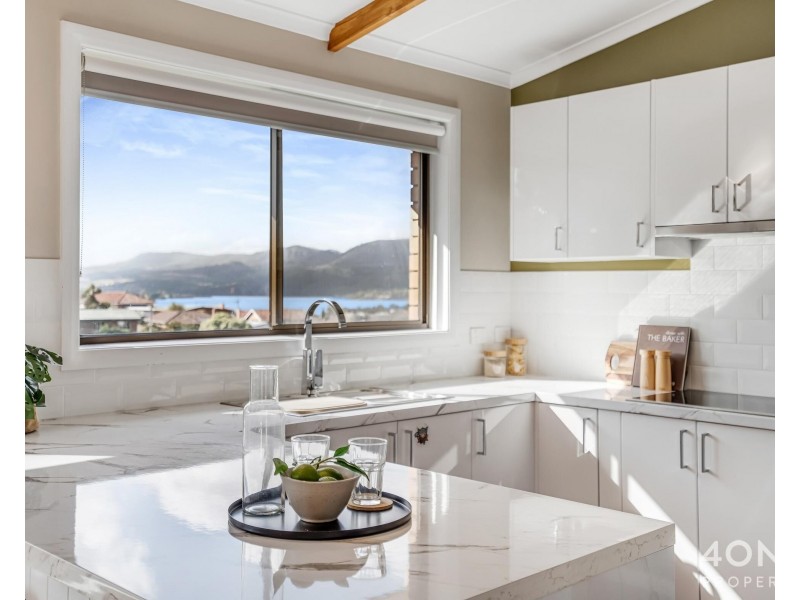 18 Chandos Drive, Berriedale TAS 7011