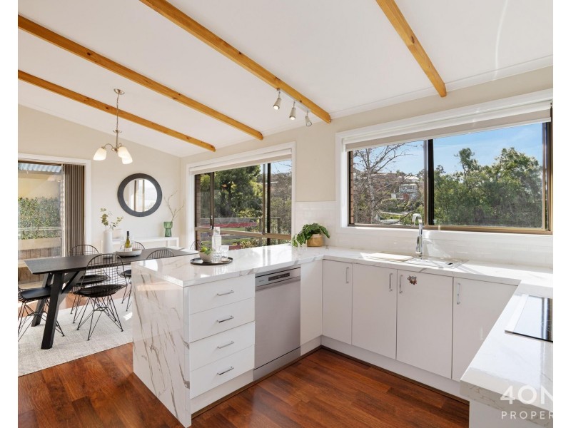 18 Chandos Drive, Berriedale TAS 7011