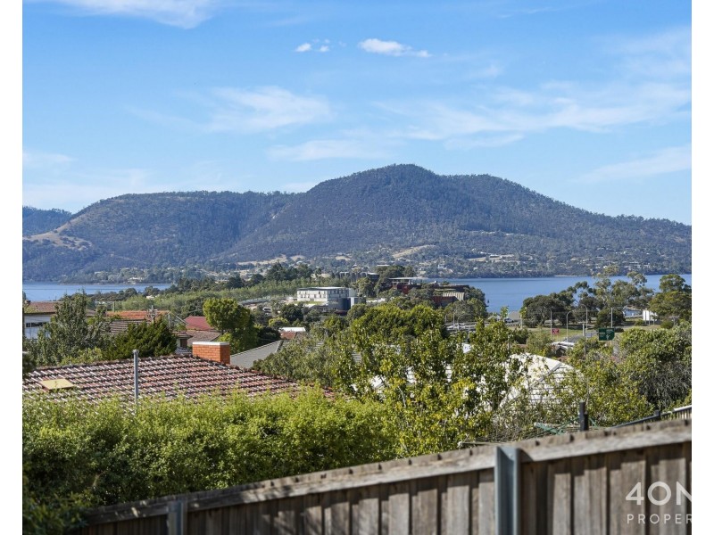 18 Chandos Drive, Berriedale TAS 7011