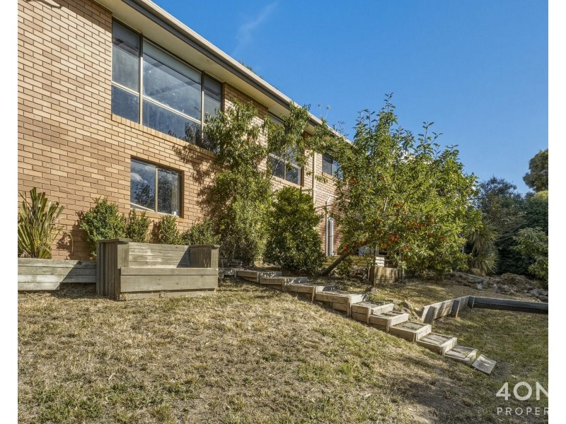 18 Chandos Drive, Berriedale TAS 7011