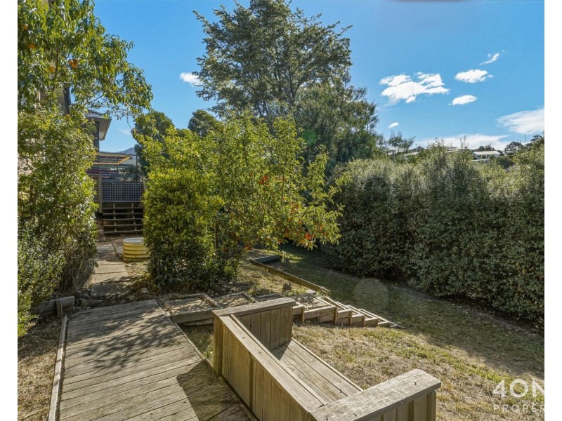 18 Chandos Drive, Berriedale TAS 7011