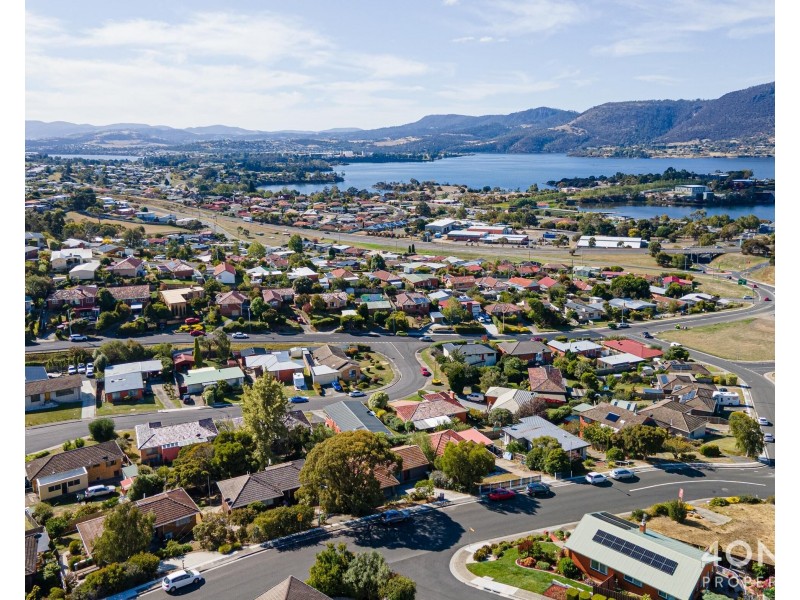 18 Chandos Drive, Berriedale TAS 7011