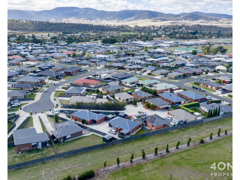 1/11 Peronne Court, Brighton TAS 7030