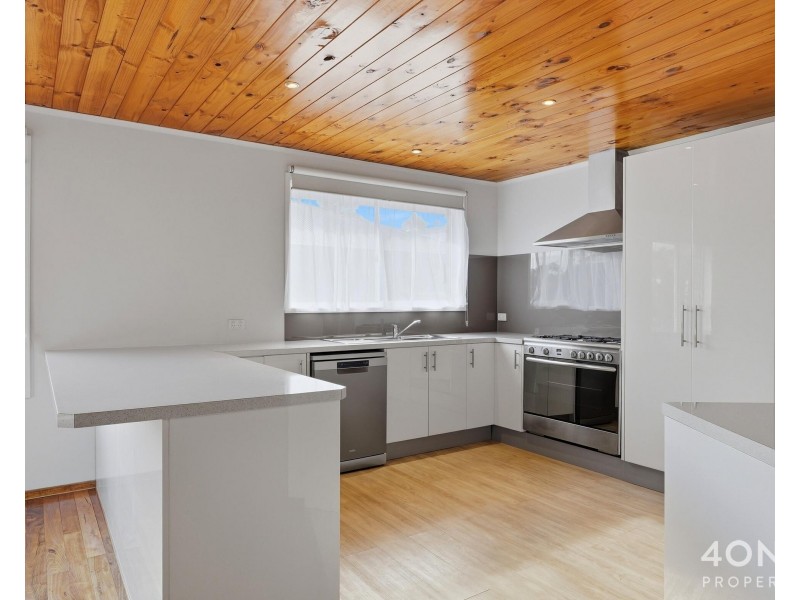 9 Willow Walk, Austins Ferry TAS 7011