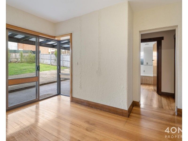 176 Augusta Road, Lenah Valley TAS 7008