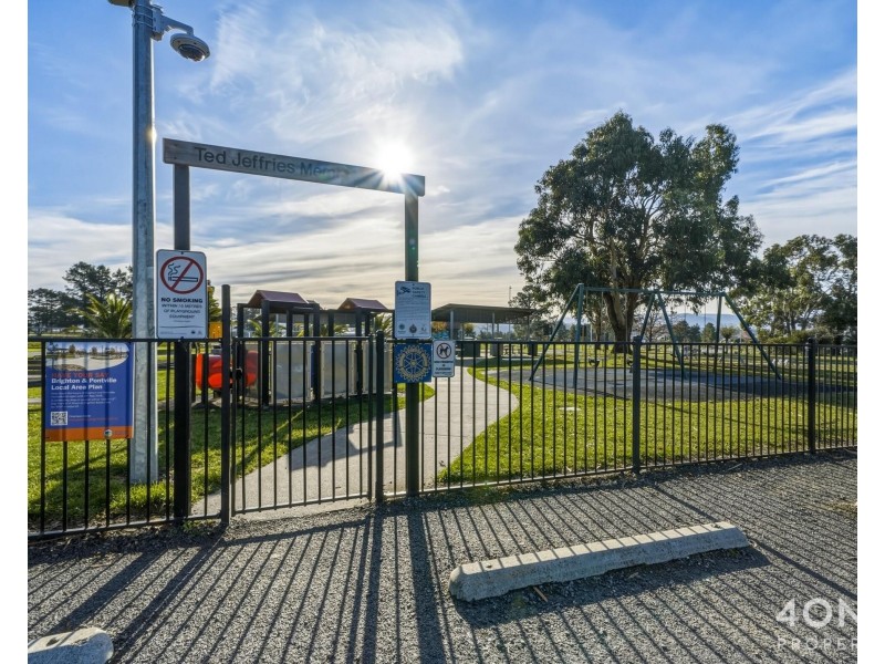 2/10 Racecourse Road, Brighton TAS 7030