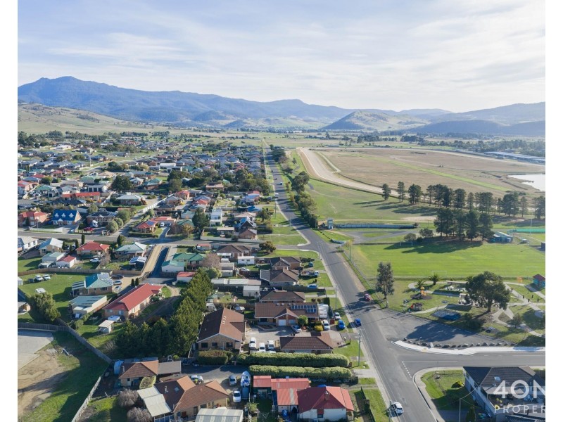2/10 Racecourse Road, Brighton TAS 7030