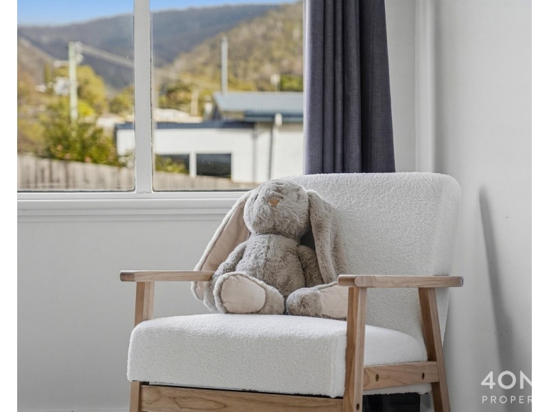 1 Oakbank Avenue, Montrose TAS 7010