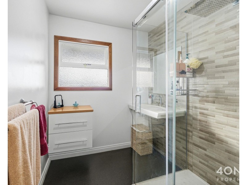 1 Oakbank Avenue, Montrose TAS 7010