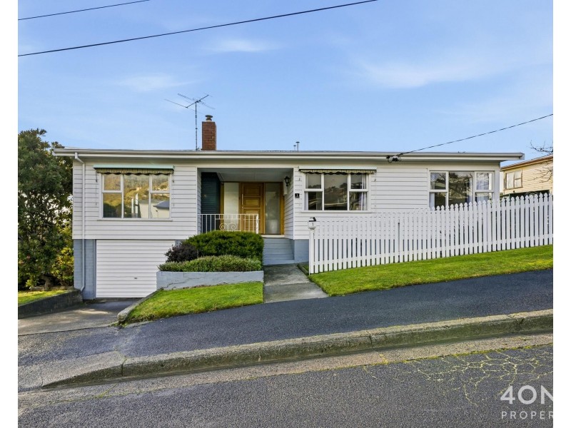 1 Oakbank Avenue, Montrose TAS 7010