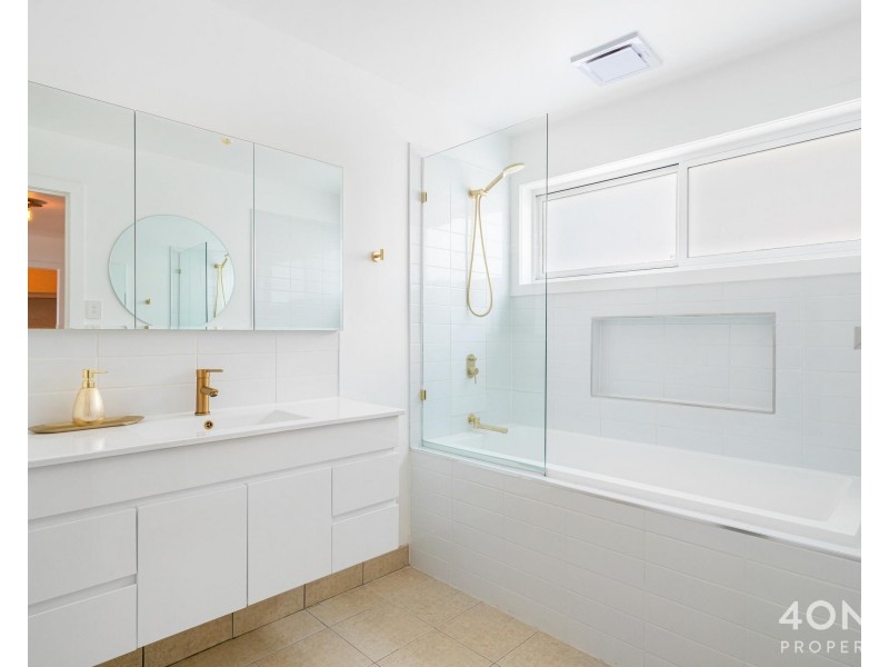 2/704 Oceana Drive, Tranmere TAS 7018