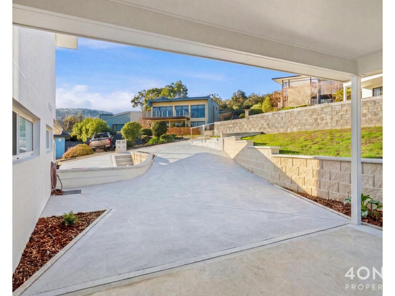 2/704 Oceana Drive, Tranmere TAS 7018