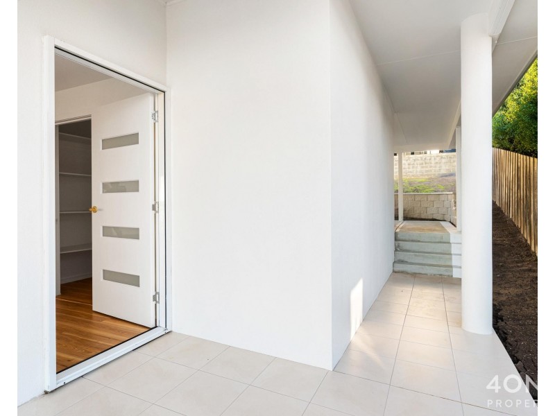 2/704 Oceana Drive, Tranmere TAS 7018