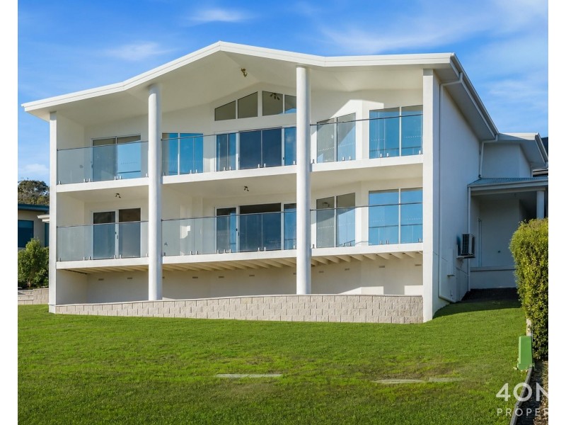 2/704 Oceana Drive, Tranmere TAS 7018