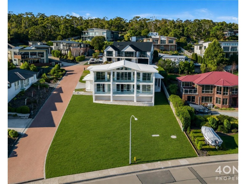 2/704 Oceana Drive, Tranmere TAS 7018