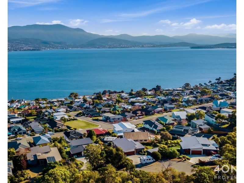 2/704 Oceana Drive, Tranmere TAS 7018