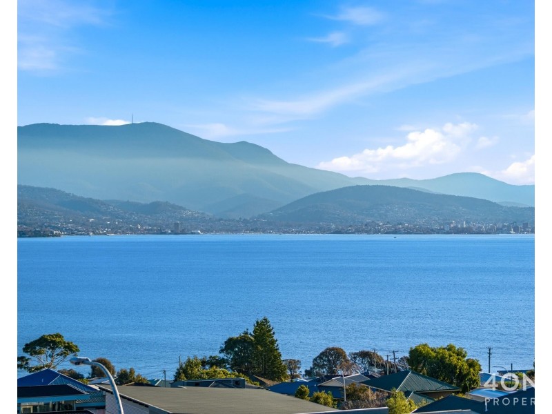 2/704 Oceana Drive, Tranmere TAS 7018