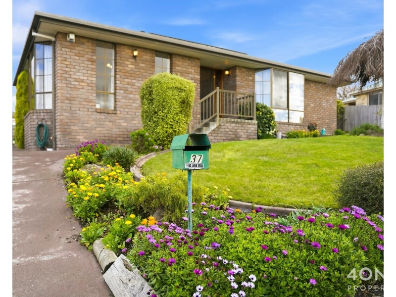 37 Chardonnay Drive, Berriedale TAS 7011