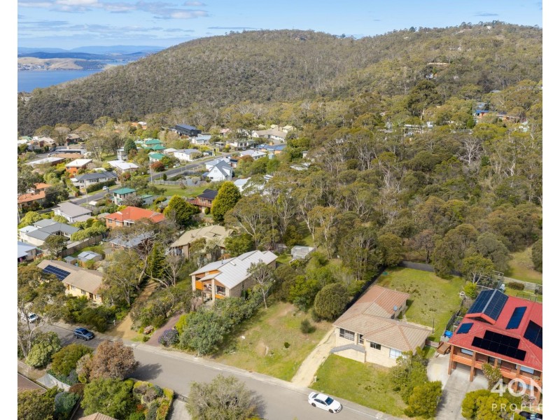 16 Lachlan Drive, Mount Nelson TAS 7007