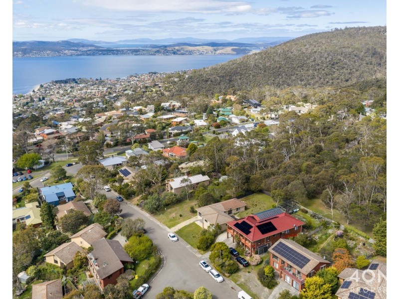 16 Lachlan Drive, Mount Nelson TAS 7007
