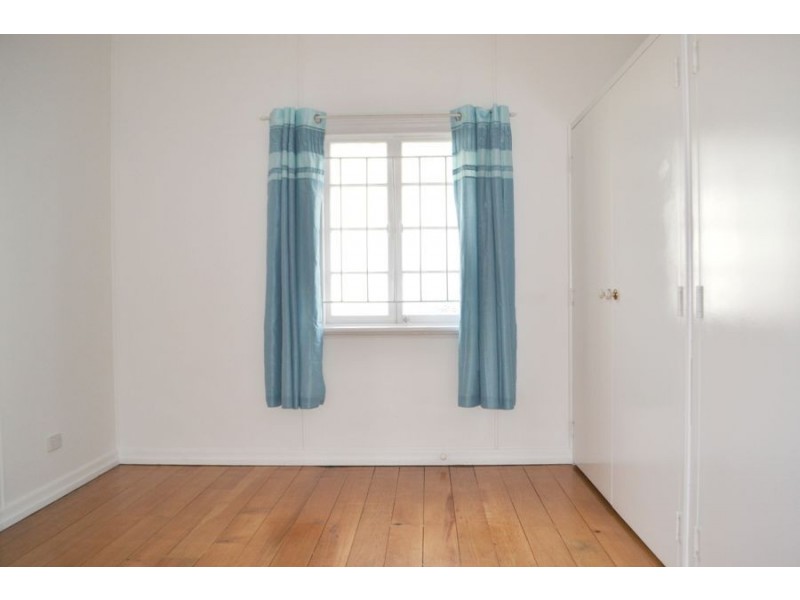 21 Power Street, Norman Park QLD 4170