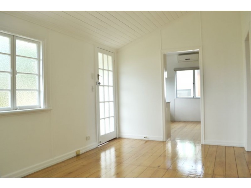 21 Power Street, Norman Park QLD 4170