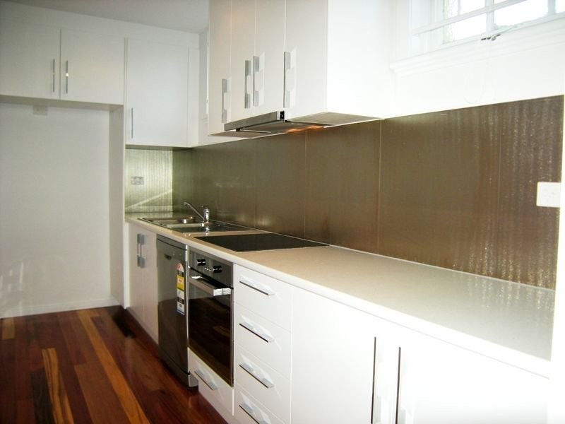 Flat 3/109 Cnr Gladstone Road & Hazelwood Street, Highgate Hill QLD 4101