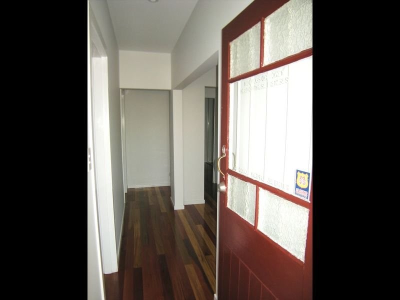 Flat 3/109 Cnr Gladstone Road & Hazelwood Street, Highgate Hill QLD 4101