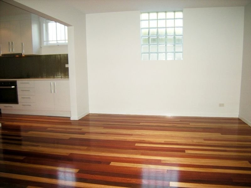 Flat 3/109 Cnr Gladstone Road & Hazelwood Street, Highgate Hill QLD 4101
