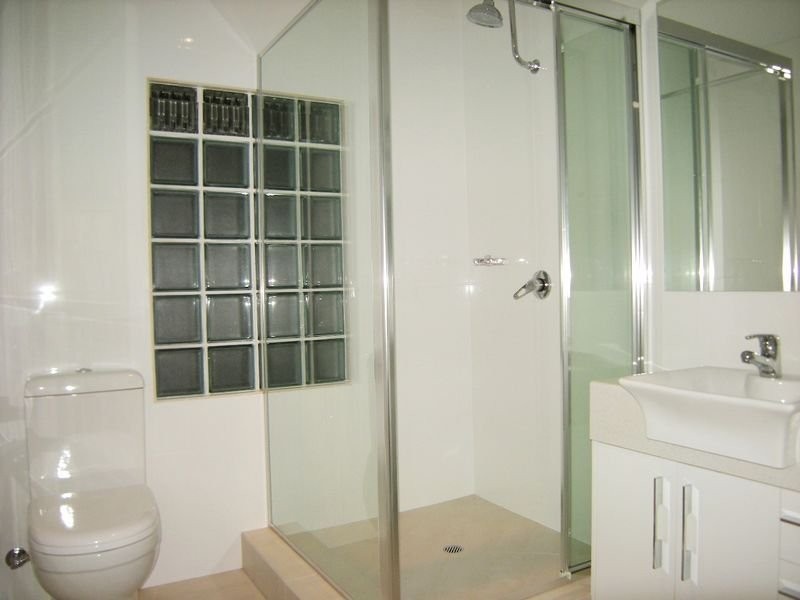 Flat 3/109 Cnr Gladstone Road & Hazelwood Street, Highgate Hill QLD 4101