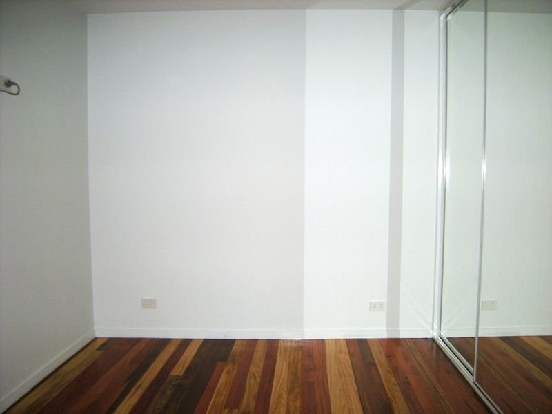 Flat 3/109 Cnr Gladstone Road & Hazelwood Street, Highgate Hill QLD 4101