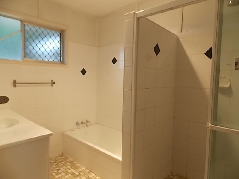 58 Newcastle Street, Fairfield QLD 4103