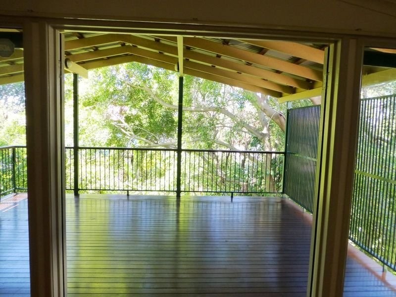 8 Rosebery Street, Highgate Hill QLD 4101