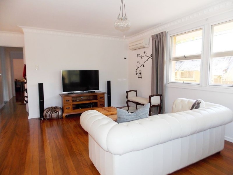 21 Warren Street, St Lucia QLD 4067