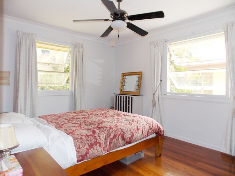 21 Warren Street, St Lucia QLD 4067