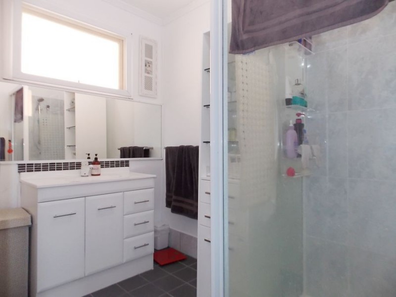 21 Warren Street, St Lucia QLD 4067