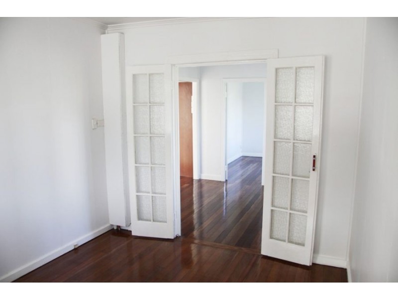 73 Victoria Street, Fairfield QLD 4103