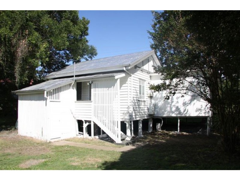 73 Victoria Street, Fairfield QLD 4103