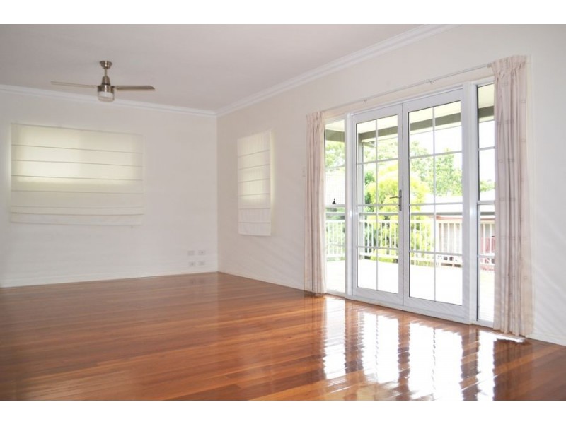 20 Bledisloe Street, Fairfield QLD 4103