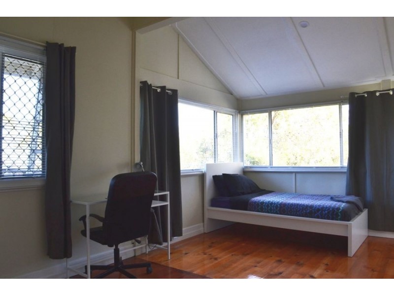 21 Rosary Crescent, Highgate Hill QLD 4101