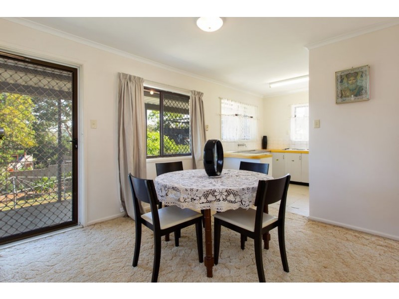 19 Honeysuckle Street, Mansfield QLD 4122