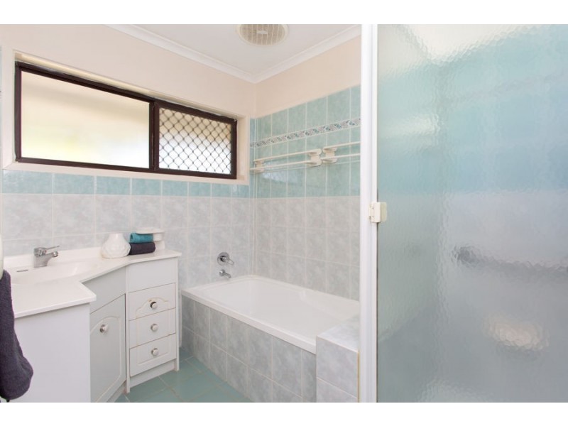 19 Honeysuckle Street, Mansfield QLD 4122