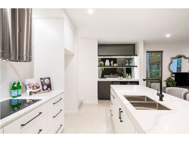 35 Smith Street, Cannon Hill QLD 4170