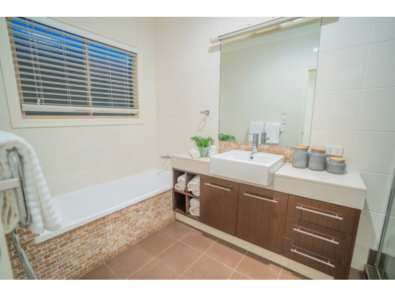 73 Greens Road, Coorparoo QLD 4151