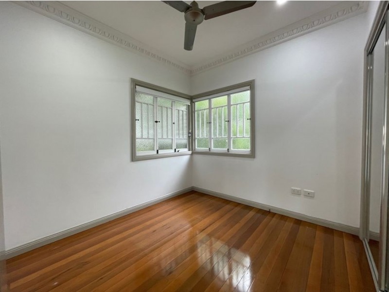 15 Lamrock Street, Holland Park QLD 4121