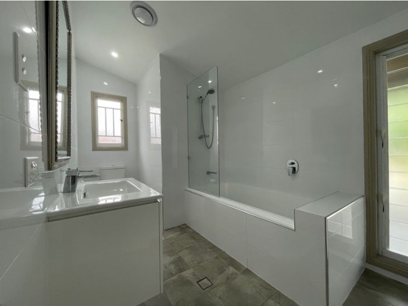 15 Lamrock Street, Holland Park QLD 4121